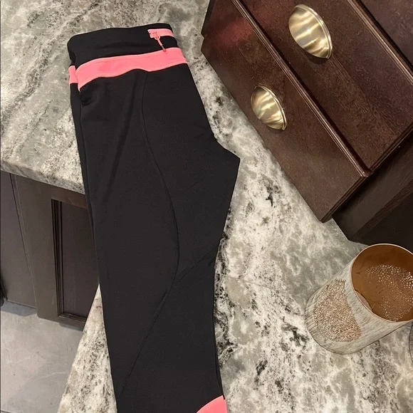 lululemon athletica Black and Pink Crop Leggings - Picture 4 of 5